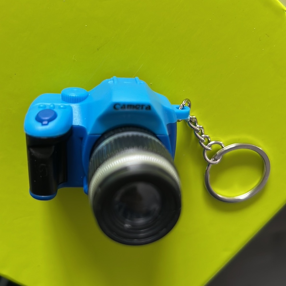 40% OFF - Led Camera Flashing Camera Key Ring for Keys Pompom (Blue with Black)